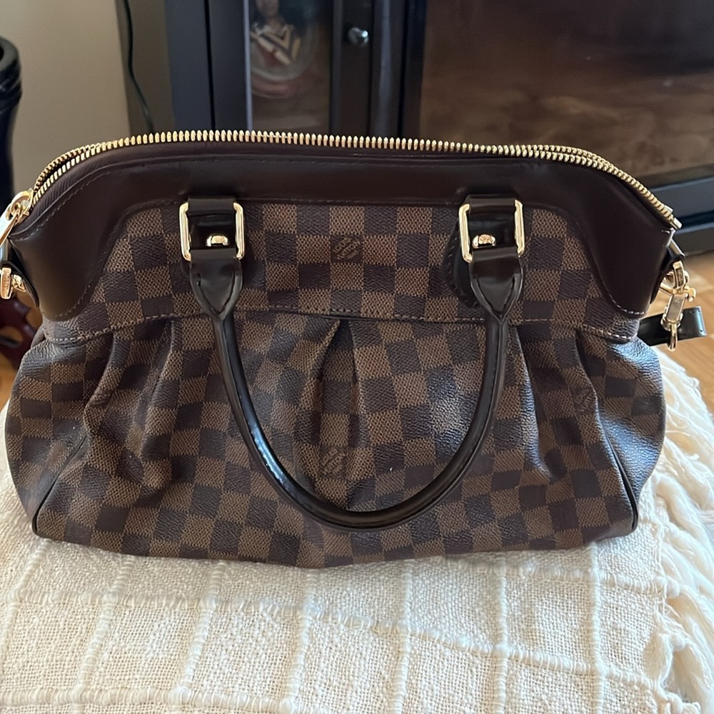 Louis Vuitton Damier Ebene Shoulder Bag with Gold Hardware - Picture 4 of 12